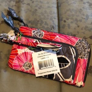 Vera Bradley zip zip wristlet